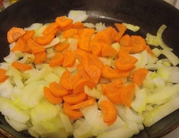 Овощное рагу с капустой, кабачками и картошкой