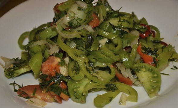 Салат из зеленых помидоров на зиму — 6 рецептов с фото пошагово