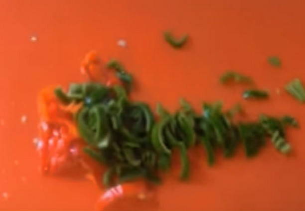 Салат из зеленых помидор по-корейски на зиму