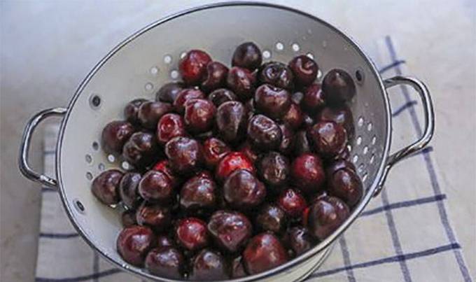 Варенье из черешни с целыми ягодами