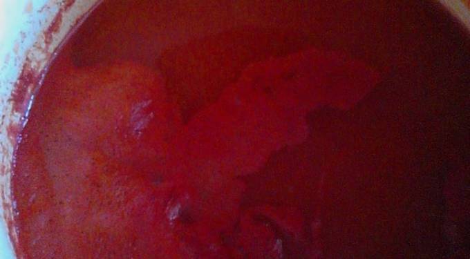 Помидоры в томатном соке сладкие