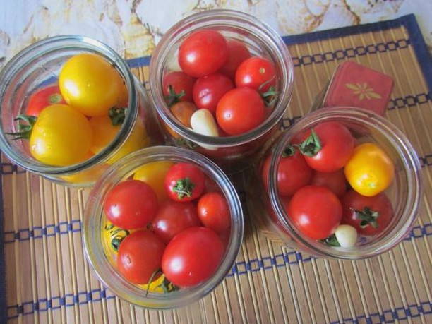 Маринованные помидоры с гвоздикой