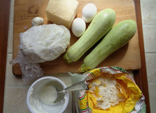 Запеканка из кабачков с творогом и сыром