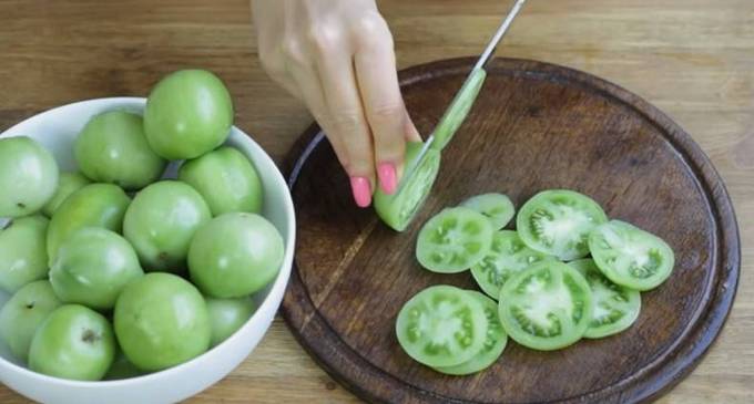 Зеленые помидоры по-корейски быстрого приготовления