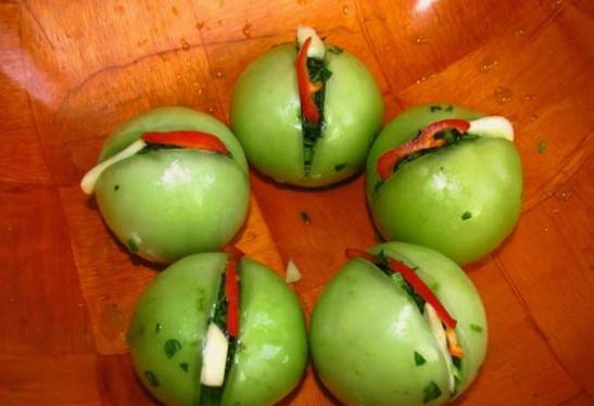 Квашеные зеленые помидоры острые