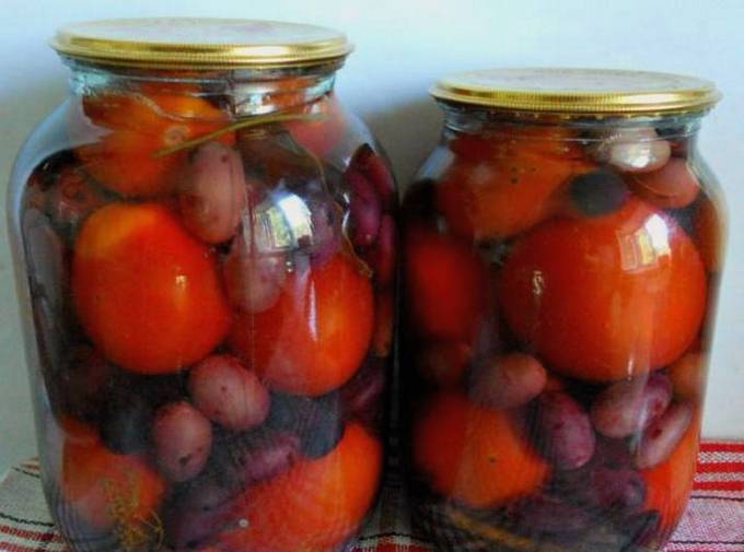 Консервированные помидоры с виноградом, пошаговый рецепт на 734 ккал, фото, ингредиенты - Ирина B&C