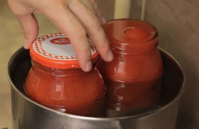 Помидоры кусочками в томатном соке