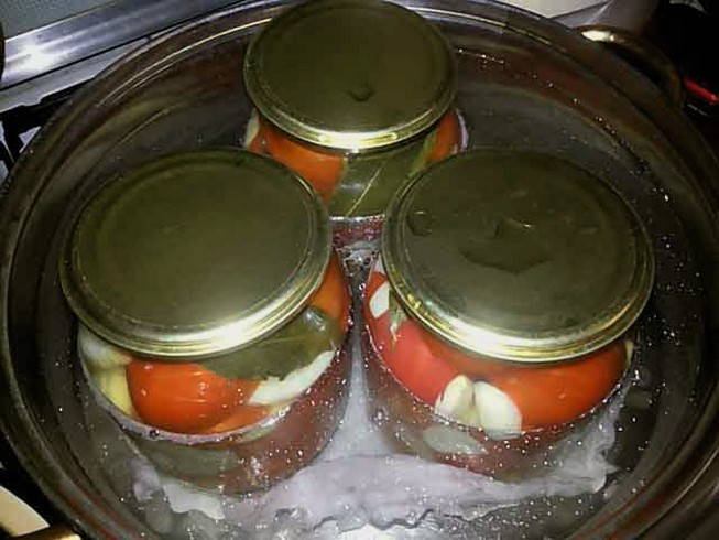 Консервированные помидоры в яблочном соке