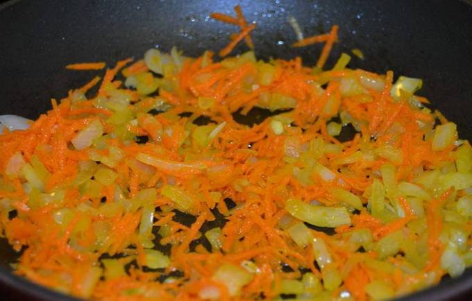 Салат из кабачков перца моркови и лука