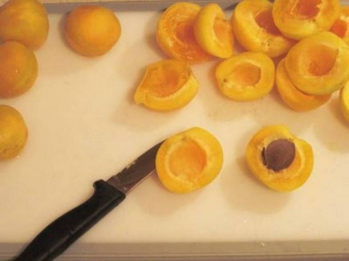 Фанта на зиму из абрикос апельсина и лимона