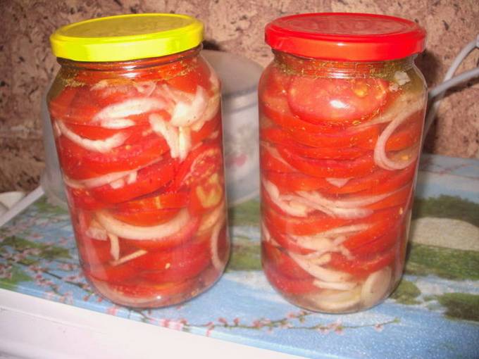 Салаты из помидоров на зиму Пальчики оближешь: рецепты без стерилизации, с луком