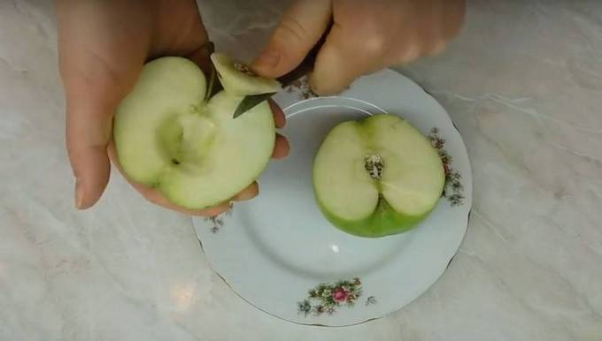 Аджика из зеленых помидор с яблоками