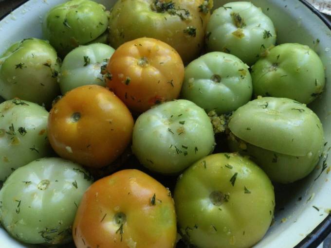 Квашеные зеленые помидоры с начинкой
