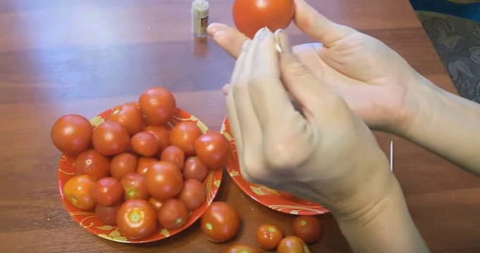 Маринованные помидоры с уксусной эссенцией