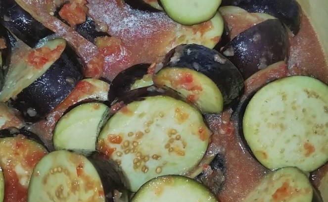 Салат Тещин язык из баклажанов с помидорами на зиму