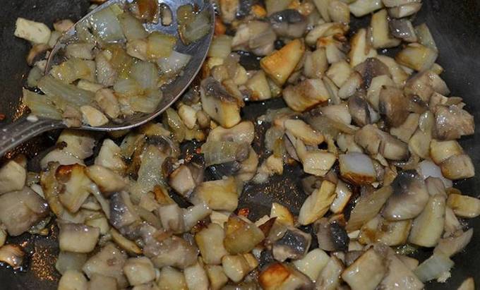 Салат с рисом и грибами на зиму