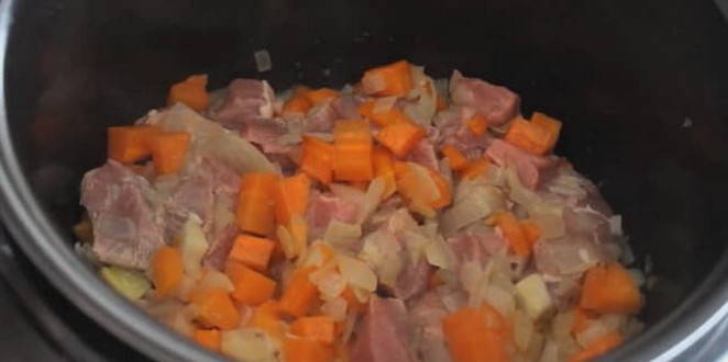 Рецепт второй: рагу из курицы с картошкой и овощами.