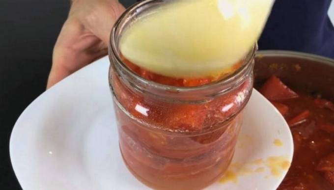 Перец в томатном соусе с чесноком