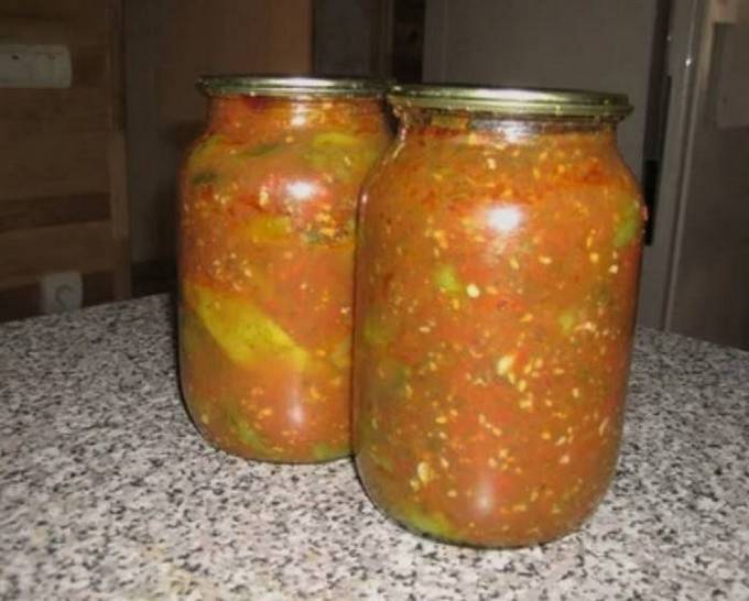 Ингредиенты для кабачков в томатной пасте на зиму с чесноком