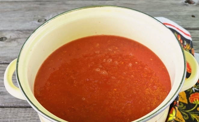 Горький перец в томатном соке на зиму