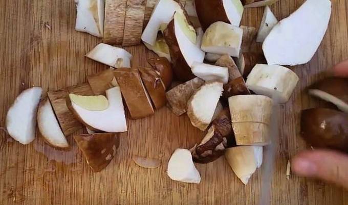 Маринованные белые грибы с чесноком