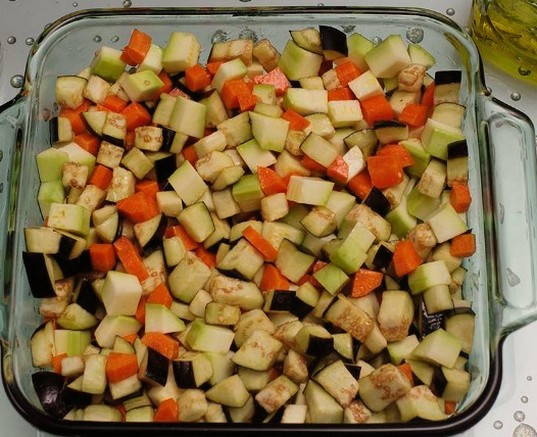Овощное рагу с баклажанами в духовке