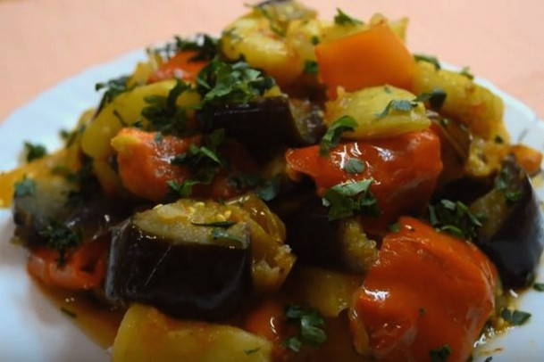 Баклажаны тушеные, овощное рагу с баклажанами, овощное рагу с мясом