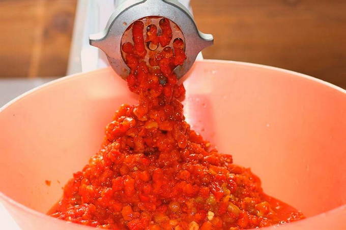Аджика из слив с томатной пастой