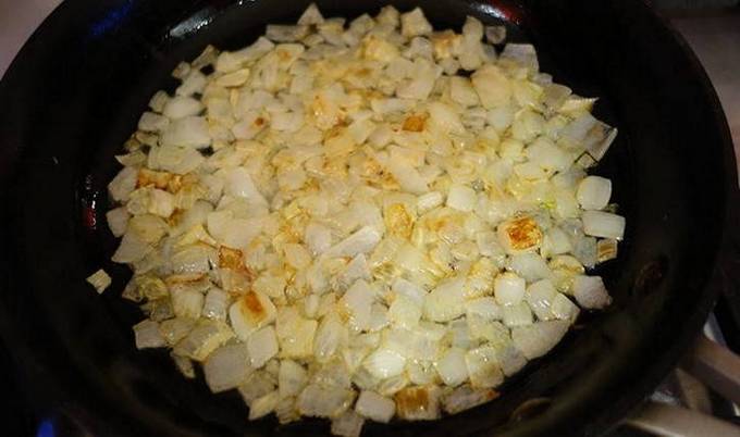 Белые грибы жареные с луком и картошкой