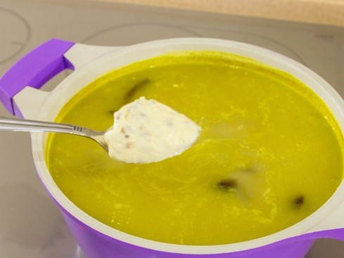 Суп с опятами и плавленым сыром