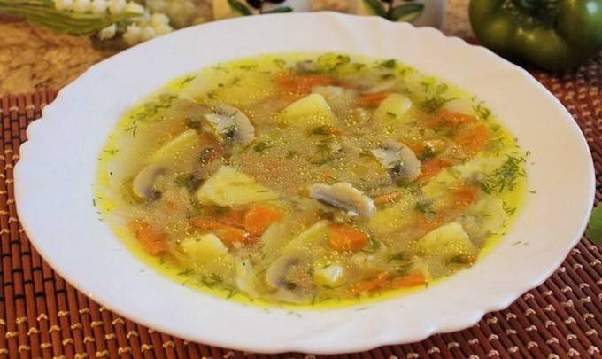 Мясной фасолевый суп с белыми грибами