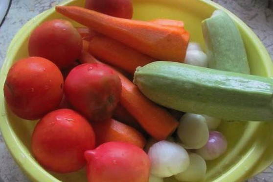 Салат со скумбрией и помидорами на зиму