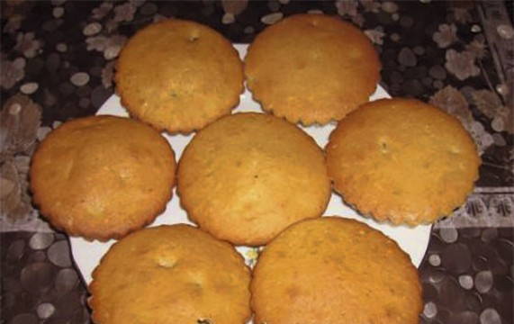 Как приготовить Простые кексы с изюмом в формочках в духовке рецепт пошагово