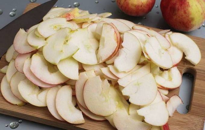 ПП шарлотка на кефире с яблоками
