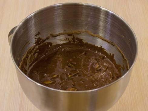 Шоколадная шарлотка с грушами в духовке