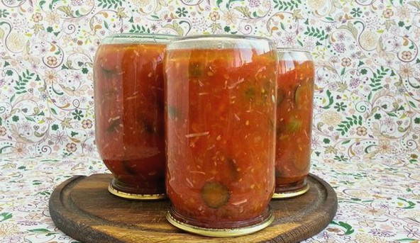 Огурцы в томатной заливке с чесноком на зиму