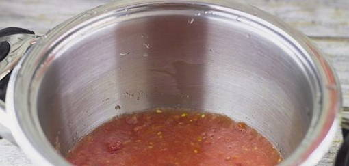 Резаные огурцы в томатной заливке
