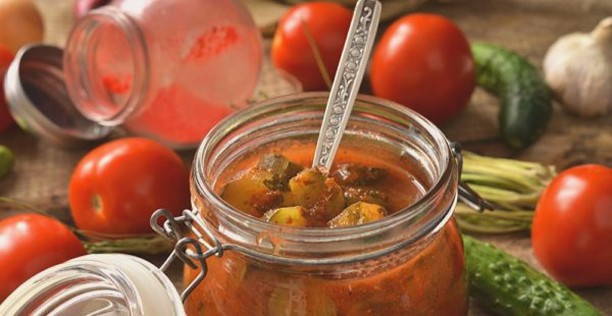 Огурцы в томатной пасте на зиму – обалденный рецепт
