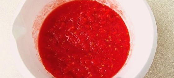Огурцы в томатном соке с чесноком на зиму