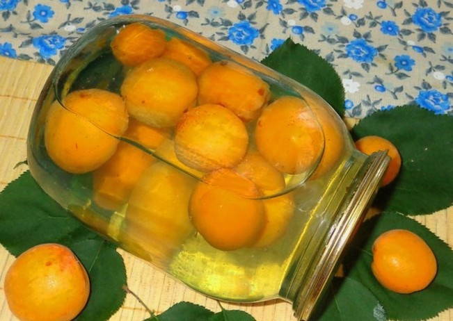 Компот из абрикосов с косточками без стерилизации
