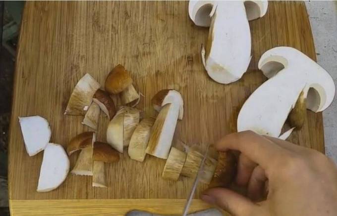 Маринованные белые грибы с маслом на зиму