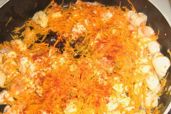 Овощное рагу с кабачками, курицей и картошкой