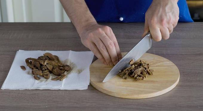 Классический жульен с грибами и сметаной в духовке