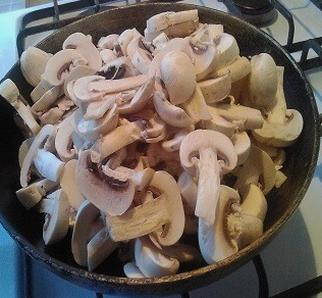 Жульен с курицей и грибами в духовке со сливками