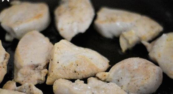 Классический жульен с курицей, грибами и сливками в духовке