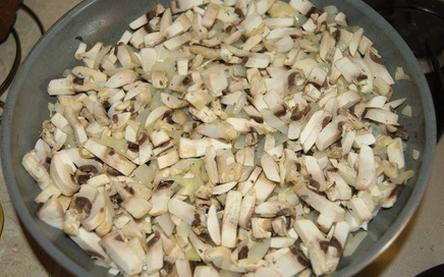 Жульен с курицей и грибами со сливками в тарталетках