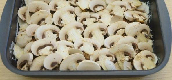 Горбуша с картошкой и грибами в духовке