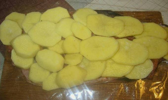 Горбуша с картошкой в рукаве в духовке