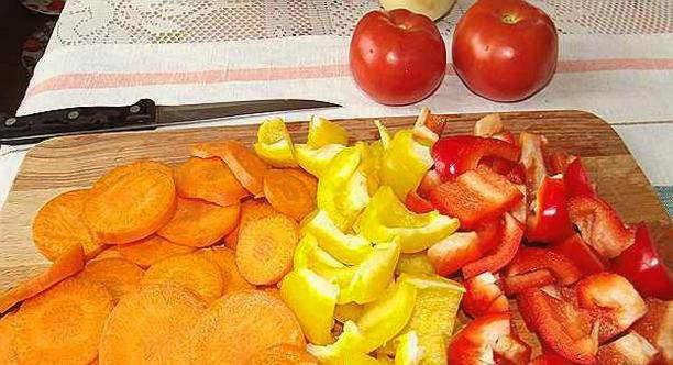 Овощное рагу с кабачками, баклажанами, картошкой в мультиварке