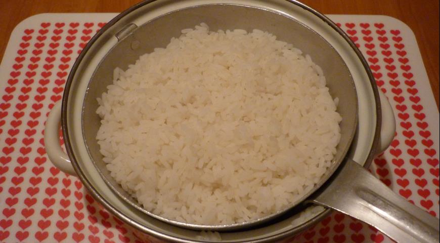 Ёжики из фарша с рисом в томатно-сметанном соусе в духовке